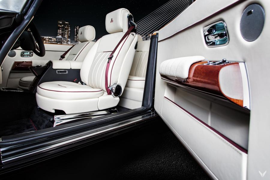Интерьер Rolls-Royce Phantom Drophead Coupe by Vilner 2018 года  (фото 6 из 16)